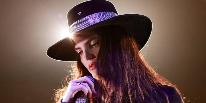 Ana Bárbara llora la muerte de su sobrina, hija del político Alejandro Ugalde, a los 16 días de nacida