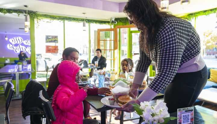 Chicago-area restaurants offering free and discounted meals to SNAP recipients