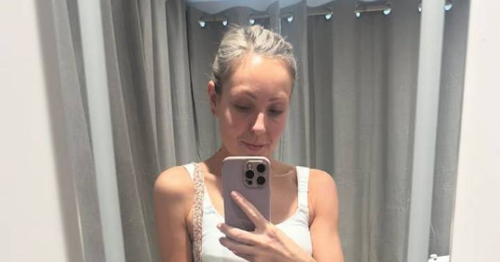 Strictly's Amy Dowden supported as she shares candid surgery snap in health update