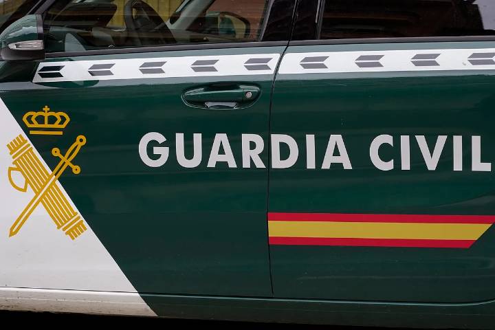 Cinco detenidos por la "compra" de una menor de 14 años por 5.000 euros y whisky para forzarla a contraer matrimonio