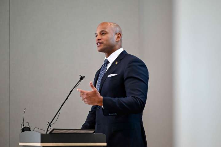 Poll shows Moore holds 52% approval despite state woes