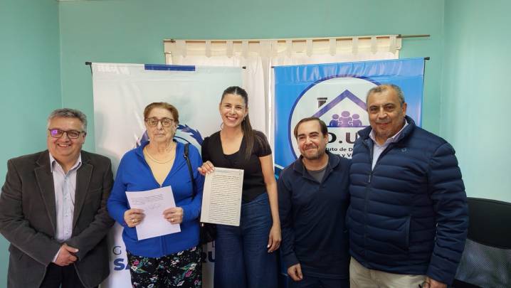 IDUV gestionó la firma de escrituras de viviendas para vecinos de Puerto San Julián