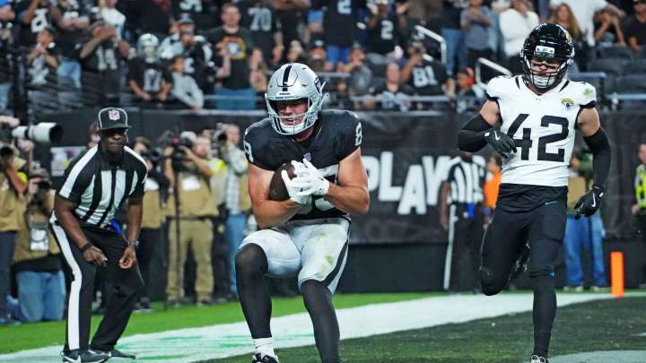 10 Fantasy Football Takeaways from Week 9: Brock Bowers returns with a statement game