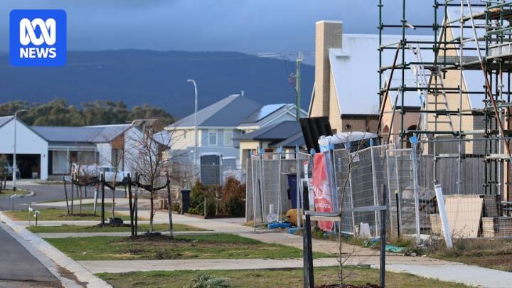 Builders hopeful a wind down of Melbourne's Big Build will bring tradies back