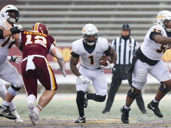 Toledo football ends regular season on high note with dominant road victory over Central Michigan