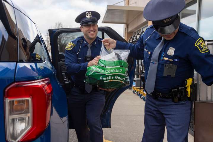 Michigan State Police, Kroger partner to deliver 200 Thanksgiving meals to families in need
