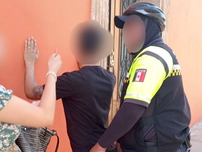 Pareja robó ropa en un local del centro y acabó detenida