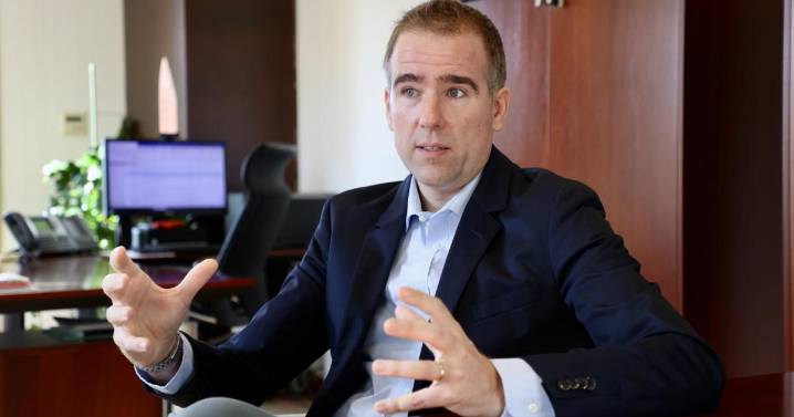 El Govern sube su apuesta por el ‘robot funcionario’ con casi seis millones de euros