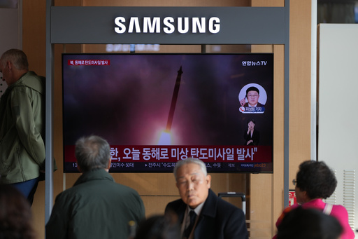 Corea del Sur dice que el Norte lanzó un misil balístico hacia sus aguas orientales