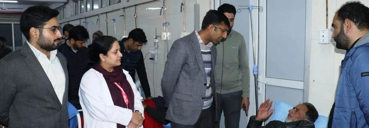 Div Com Kashmir, Deputy Commissioner Srinagar Visit SMHS, Ujala Hospitals; enquire about well