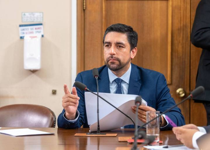 Barría gestiona reposición del programa Más AMA y asegura su continuidad en el Presupuesto 2026