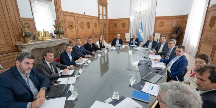 Por miedo a filtraciones, el Gobierno posterga reuniones y definirá en soledad las próximas reformas