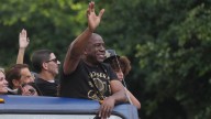 Magic Johnson celebrates World Series celebration with Yoshinobu Yamamoto