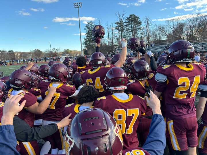Weymouth topples Walpole, earns first Thanksgiving Day victory since 2018 (video)