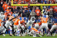 Defensiva de los Broncos rescata triunfo ante Raiders en la NFL