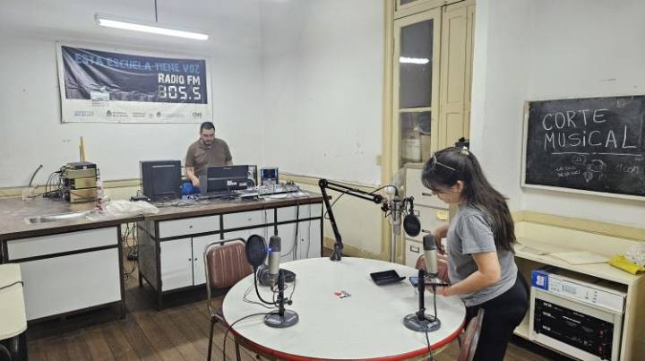 CLIP llegó a la Escuela N°9 ‘Doctor Juan Llerena’ y puso en marcha la radio