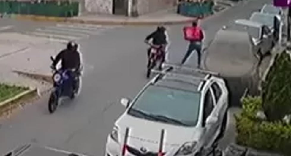 ¡Se salvó de ser acribillado! Falso delivery dispara contra auto blindado de comerciante que llevaba más de S/70 mil en Los Olivos El empresario, dedicado a la venta de choclos, fue atacado por un suj