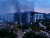 Hong Kong eleva a 65 los fallecidos por el peor incendio en décadas y mantiene más de 270 desaparecidos