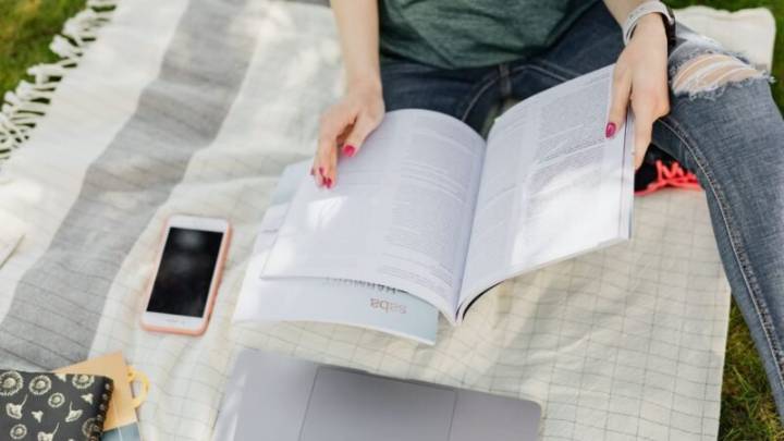 Buscan que universidades privadas entreguen título profesional a sus egresados en un plazo máximo de 90 días