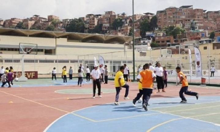 Lanzan programa Football for Schools: Una alianza entre FVF y Ministerio de Educación
