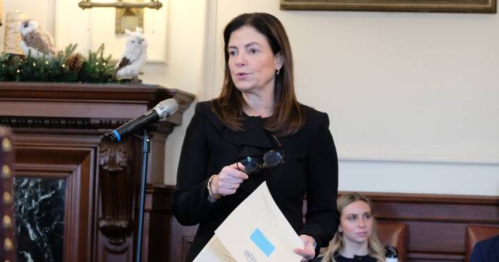 Ayotte praises state officials for quick distribution of full SNAP benefits amid federal turmoil