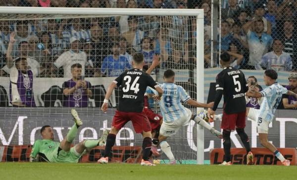 Con un final dramático, Racing le ganó un partidazo a River: 3 a 2 en el Cilindro