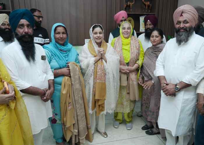 Dr. Gurpreet Kaur and CM Mann’s Mother campaign in support of Harmeet Sandhu; several families join AAP