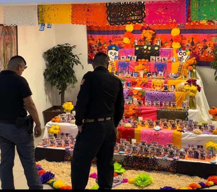 Policía Municipal honra la memoria de sus elementos en altar