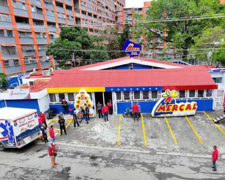 Mercal retoma la venta de alimentos y abre 10 abastos en Caracas