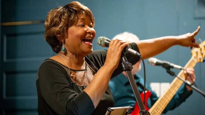 Who is Singing National Anthem at Chiefs vs Broncos? Life, Net Worth & More About Hazel Miller Discover all about Hazel Miller, accomplished Jazz/Blues artist, singing the national anthem at the Chief