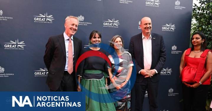 La Embajada británica celebró al Rey Carlos III y el Gobierno estuvo presente