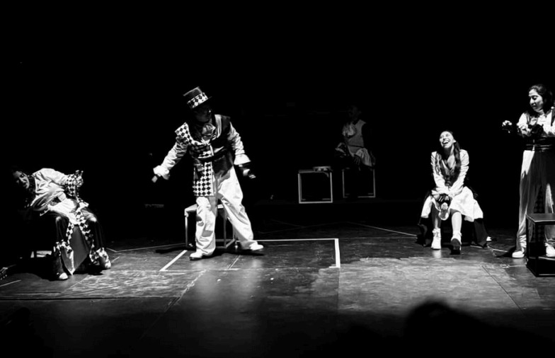 Lo testimonial y los claroscuros del teatro delinean la obra Espejismos /Corte A