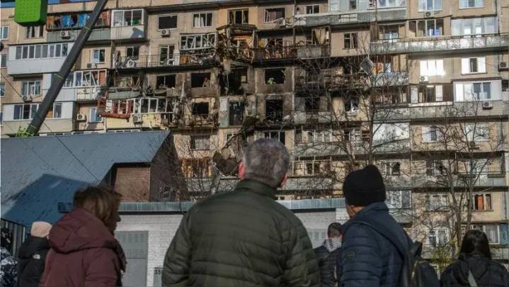 Rusia vuelve a bombardear Kiev en un ataque masivo, con misiles y drones, que deja cinco muertos y varios heridos