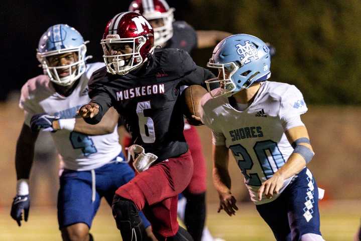 Muskegon fends off Mona Shores behind Bradford’s big game in D2 playoff opener