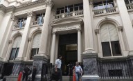 El Banco Central subió la tasa y volvió a flexibilizar los encajes