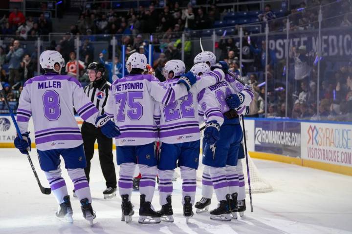 Syracuse Crunch take down Comets, 5