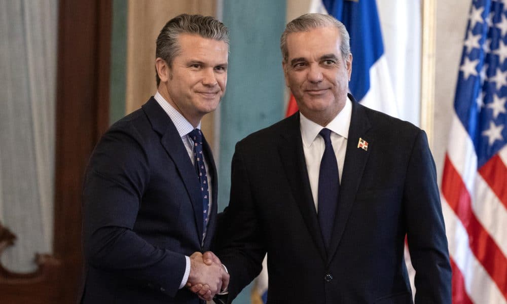 Secretario de Guerra de EEUU visita República Dominicana para aumentar lucha contra narcos