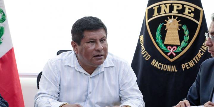 Iván Paredes, jefe del INPE, se defiende: desconoce denuncias, minimiza sanción de Indecopi y asegura que “no son tantos cuestionamientos”