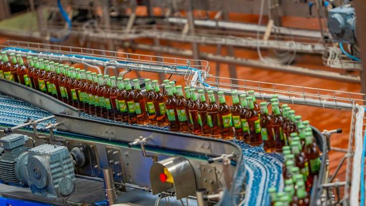 Coca-Cola Europacific reduce volúmenes de ventas en España por la transición de Nestea a Fuze Tea