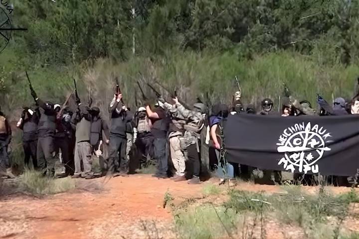 Condenan a 24 años de cárcel a dos integrantes de la Weichan Auka Mapu: mantenían arsenal de guerra en sector rural de Tirúa
