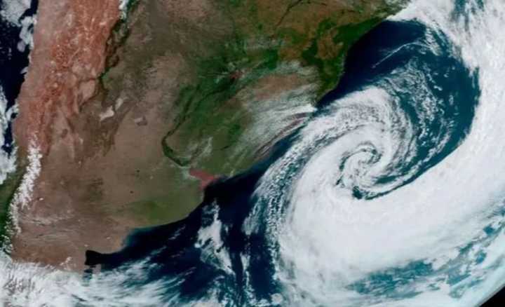 Doble ciclón en Brasil: ¿puede llegar al país?