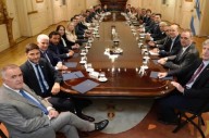 Milei busca acordar con los gobernadores un pacto de "fondos por reformas"