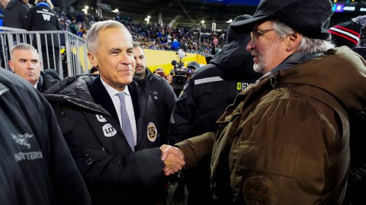 Crowd has mixed reaction as Carney makes appearance before 112th Grey Cup