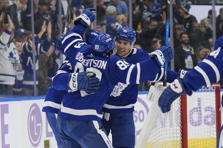 Deadspin | NHL roundup: Maple Leafs rally from 3 down to edge Penguins