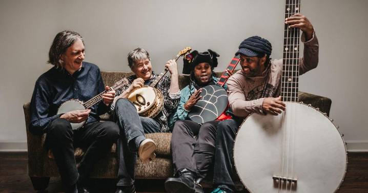 Strathmore celebrates the holidays with star