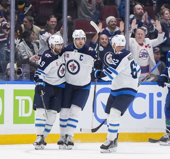 Heart-and-soul Lowry signs five-year extension with Jets – Winnipeg Free Press