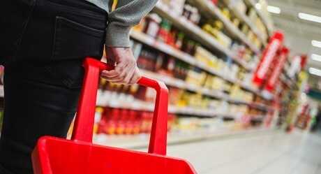 Comer cuesta más que nunca: la cesta de la compra se dispara y los sueldos se estancan