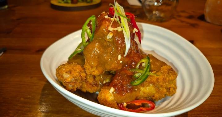 I visited the oldest pub in Warwickshire and abandoned all etiquette over amazing chicken wings