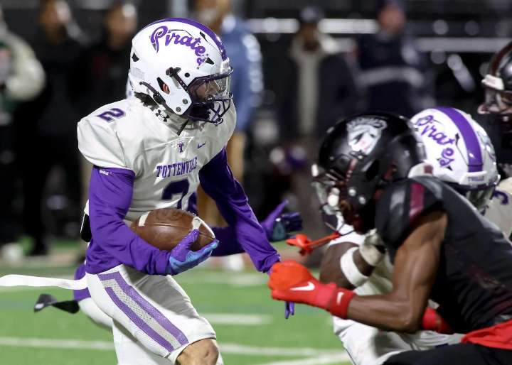 Staten Island HS football: Defense takes centerstage as Tottenville squeezes by Curtis, 14