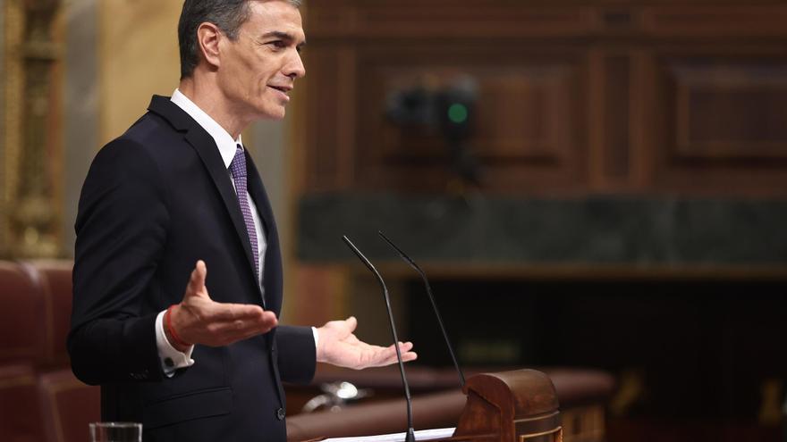 Sánchez considera "doloroso" que Juan Carlos I elogie a Franco cuando sigue habiendo fosas